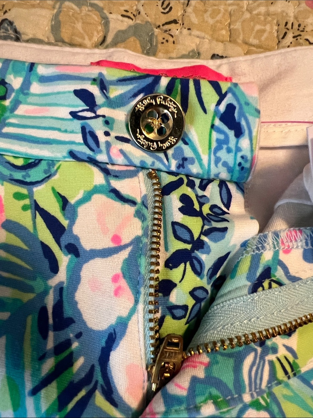 Lilly Pulitzer Scalloped Hem Tropical Print Shorts in Blue, Green, Pink - Picture 4 of 10